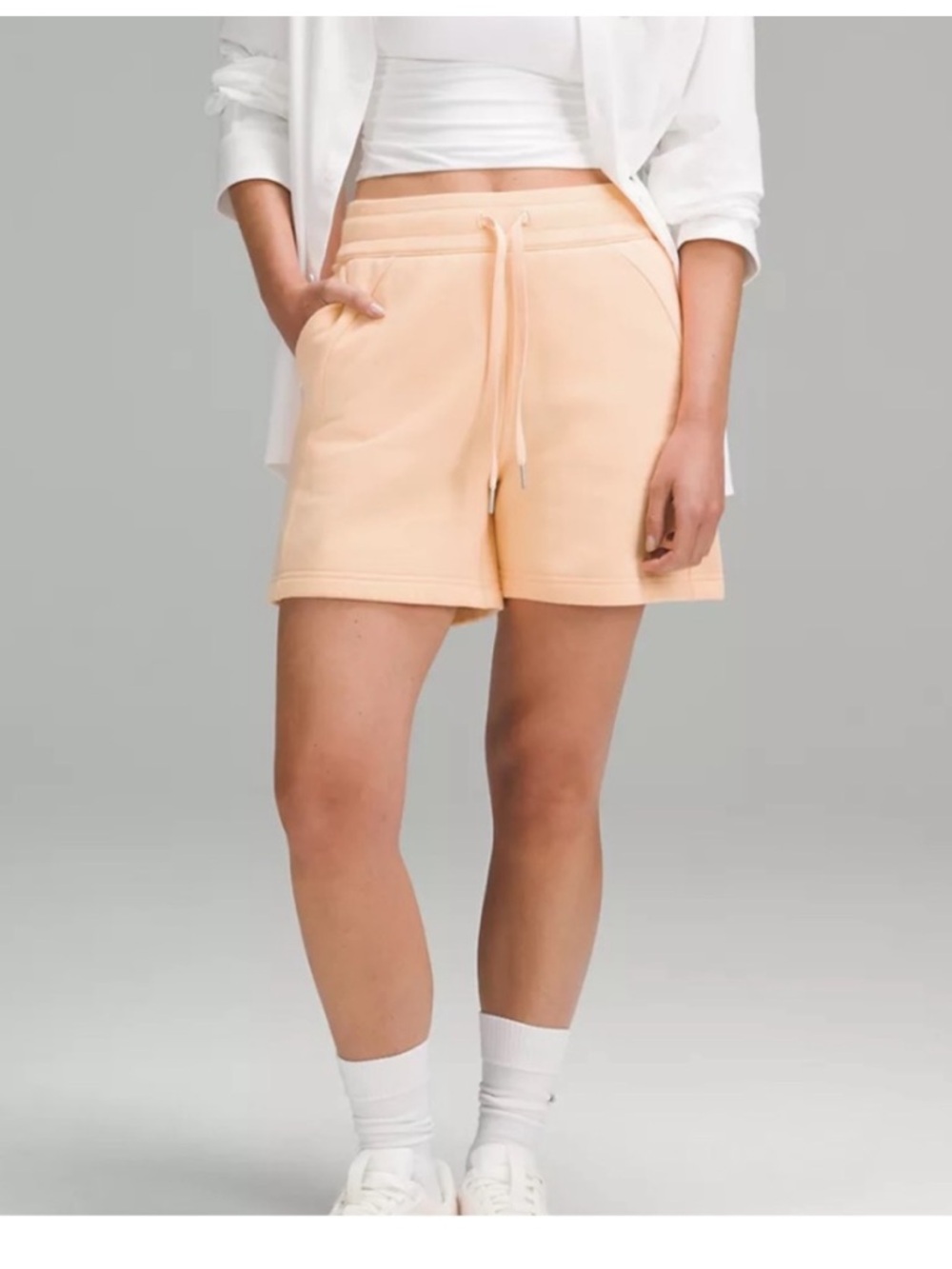 lululemon athletica
Lululemon Scuba High-Rise 5" short size 6